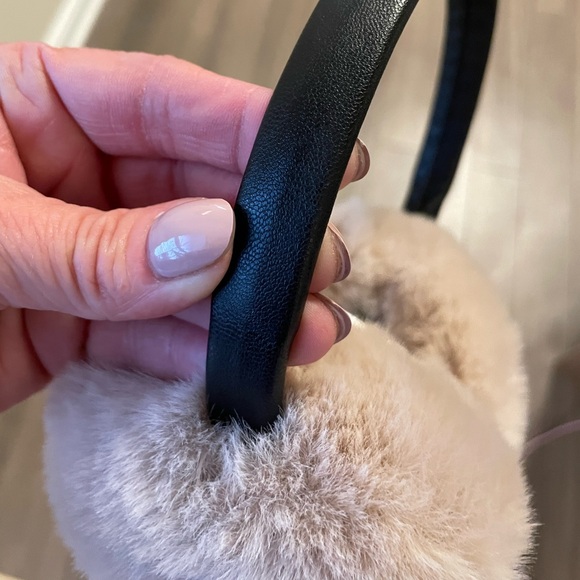 Cozy light brown earmuffs with leather accents. - Picture 2 of 10